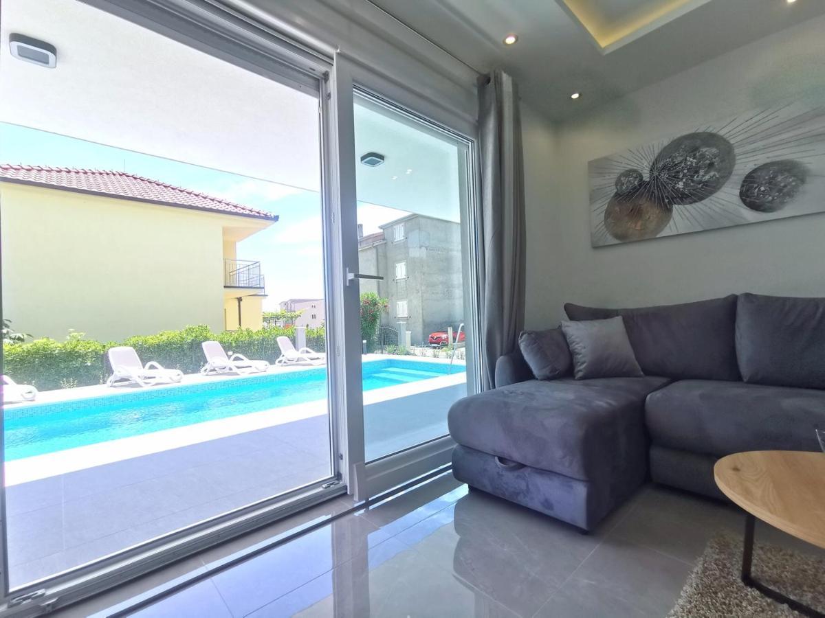 Seka Apartments With A Pool Kaštela Kültér fotó