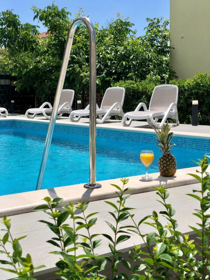 Seka Apartments With A Pool Kaštela Kültér fotó