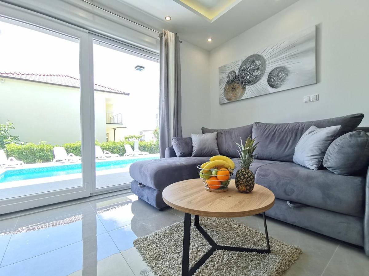Seka Apartments With A Pool Kaštela Kültér fotó