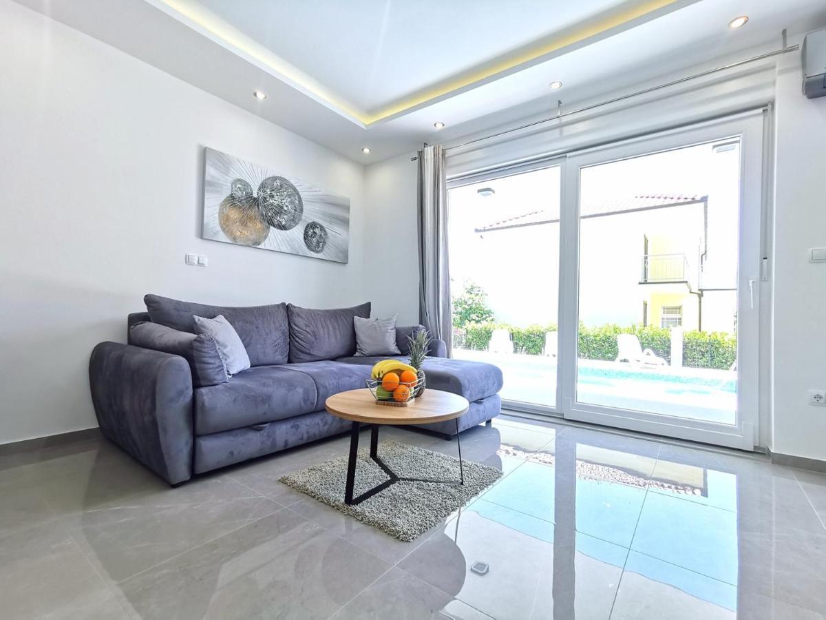 Seka Apartments With A Pool Kaštela Kültér fotó
