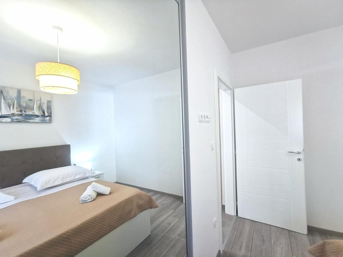 Seka Apartments With A Pool Kaštela Kültér fotó