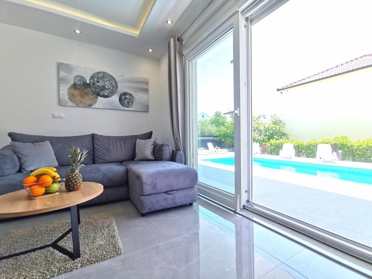 Seka Apartments With A Pool Kaštela Kültér fotó